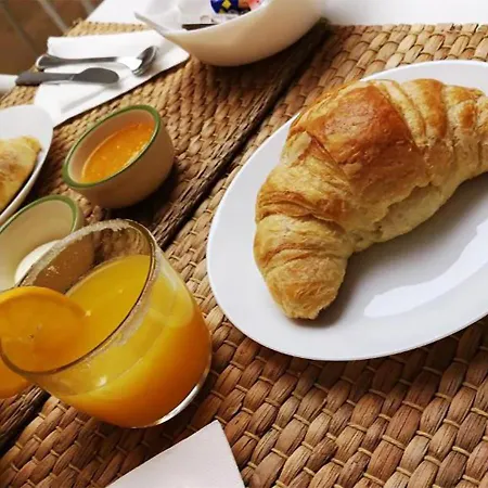 Alojamento de Acomodação e Pequeno-almoço Donna Adelina Nápoles